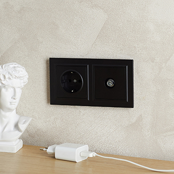 рамка 2-постовая IEK РУ-2-БрЧ-44 Brite - пример установки